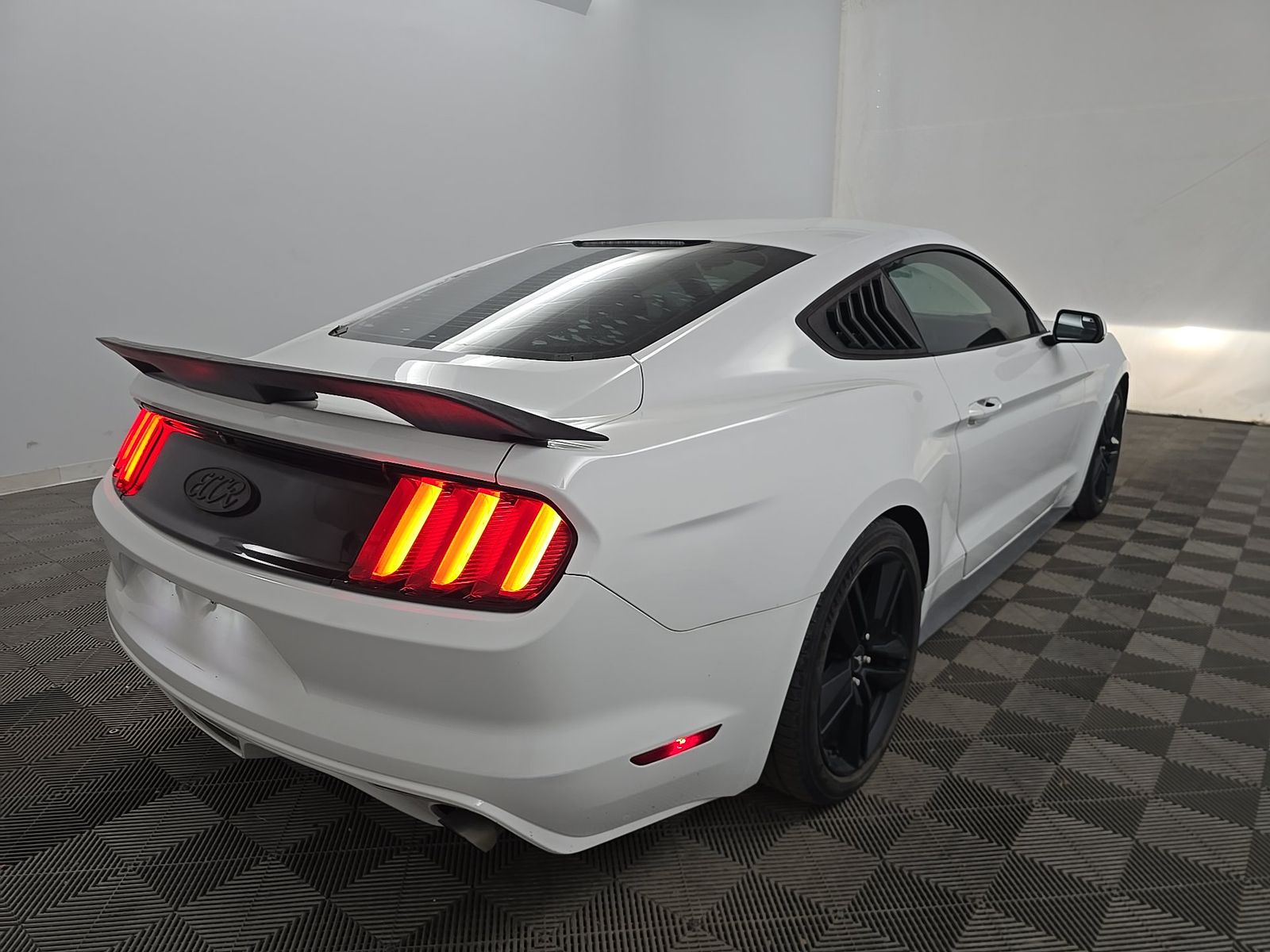 FORD MUSTANG - 5