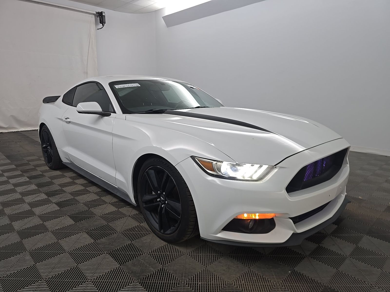 FORD MUSTANG - 4