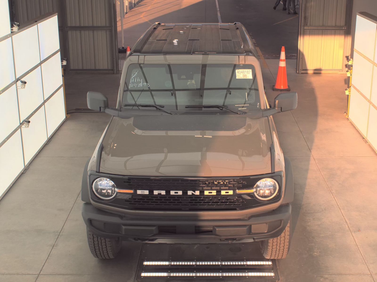 FORD BRONCO - 3