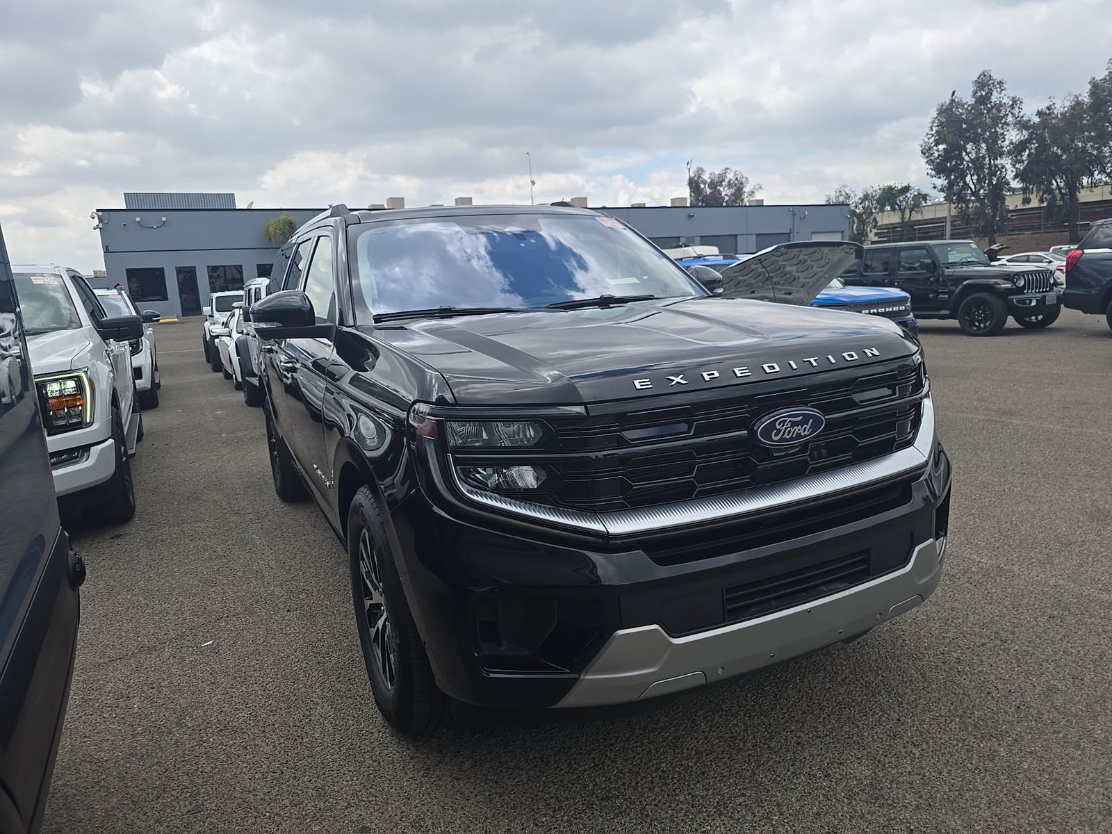 FORD EXPEDITION MAX - 4