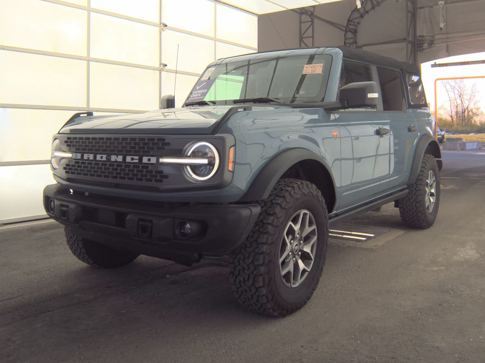 FORD BRONCO - 1