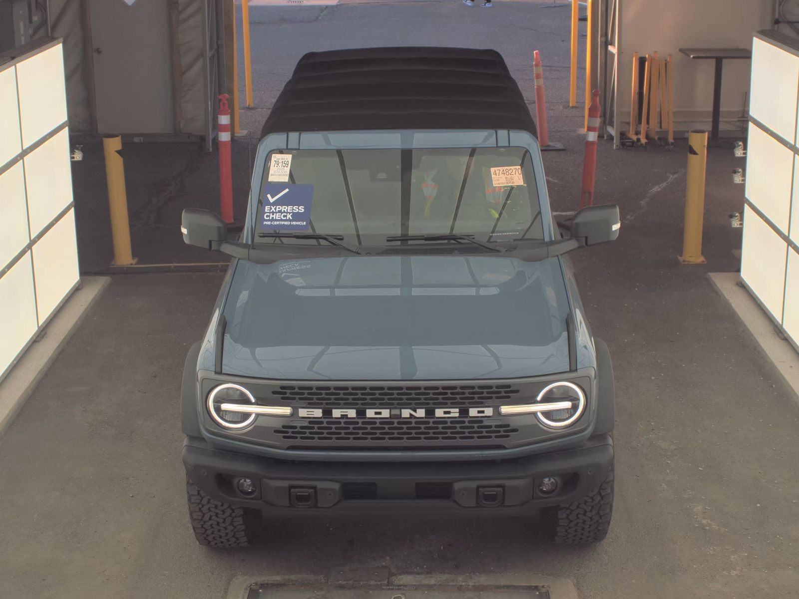 FORD BRONCO - 3