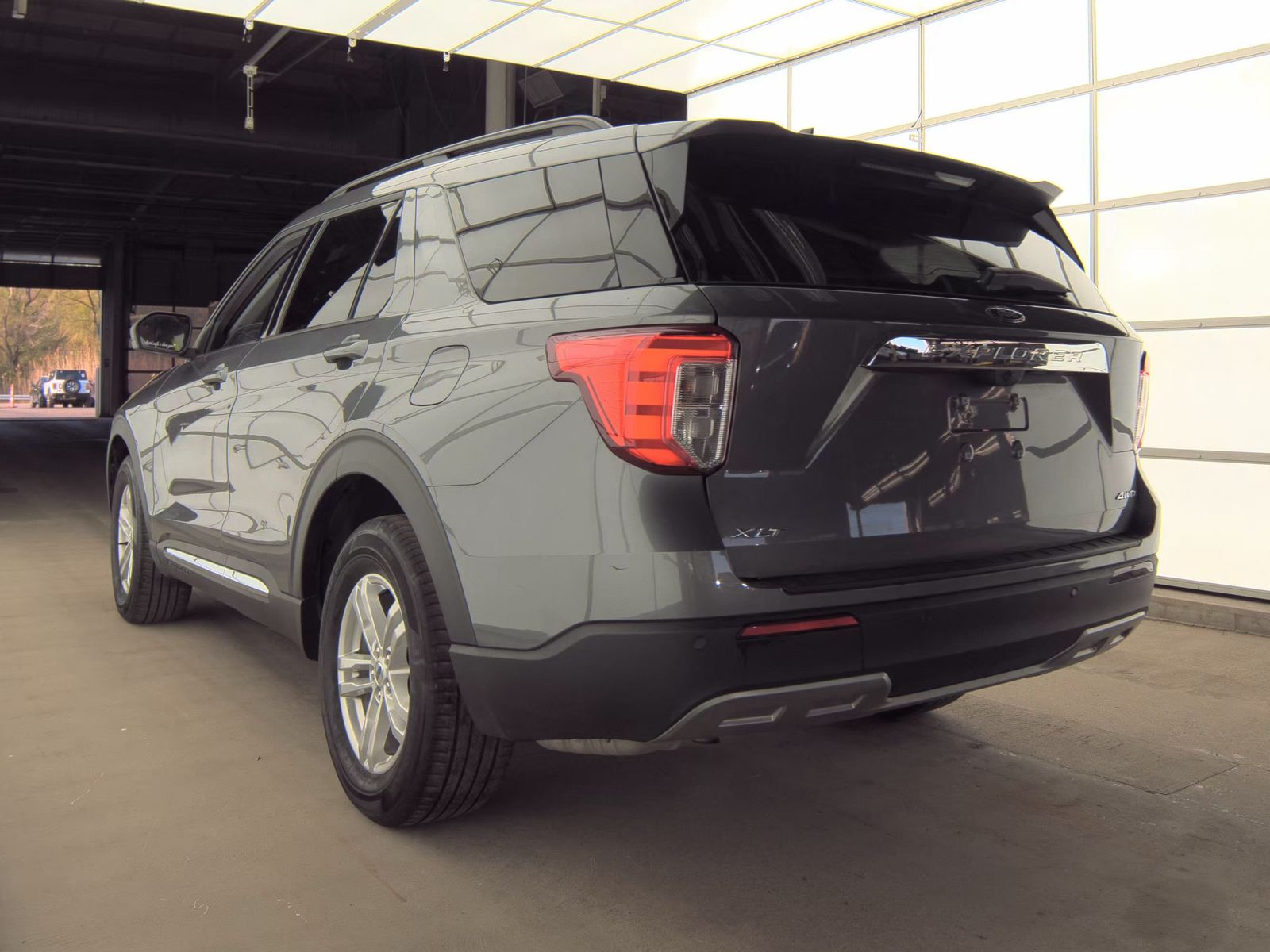FORD EXPLORER - 9