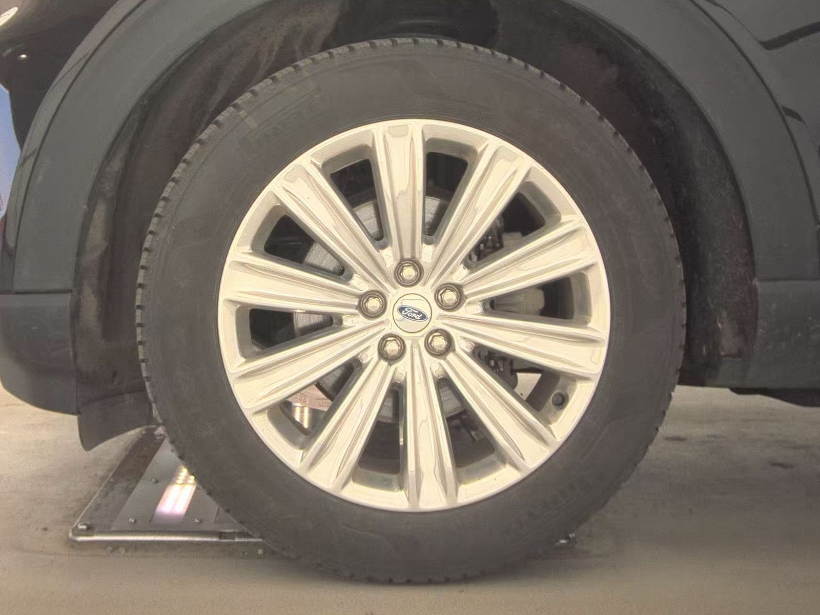 FORD EXPLORER - 10