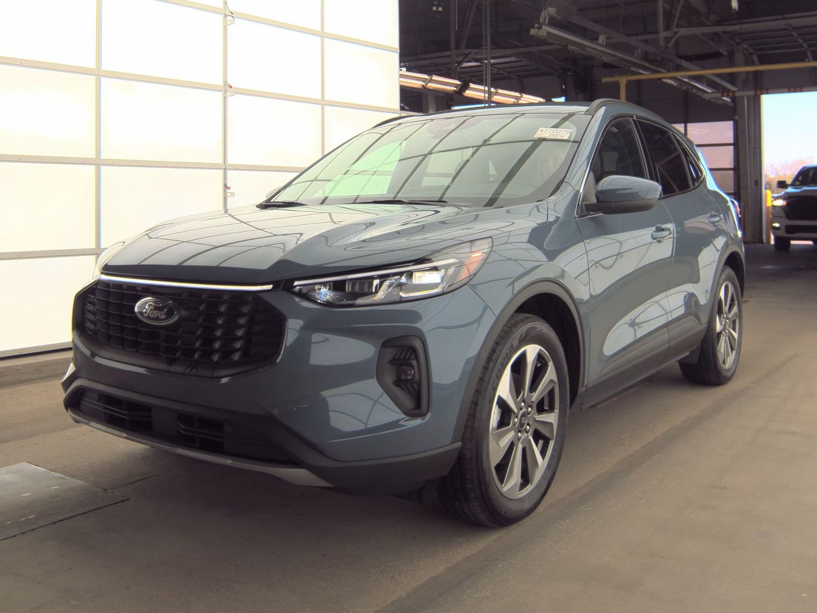 FORD ESCAPE - 1