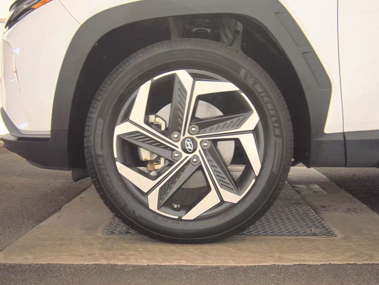 HYUNDAI TUCSON - 10