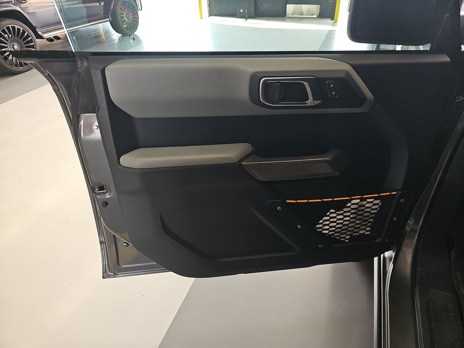 FORD BRONCO - 10