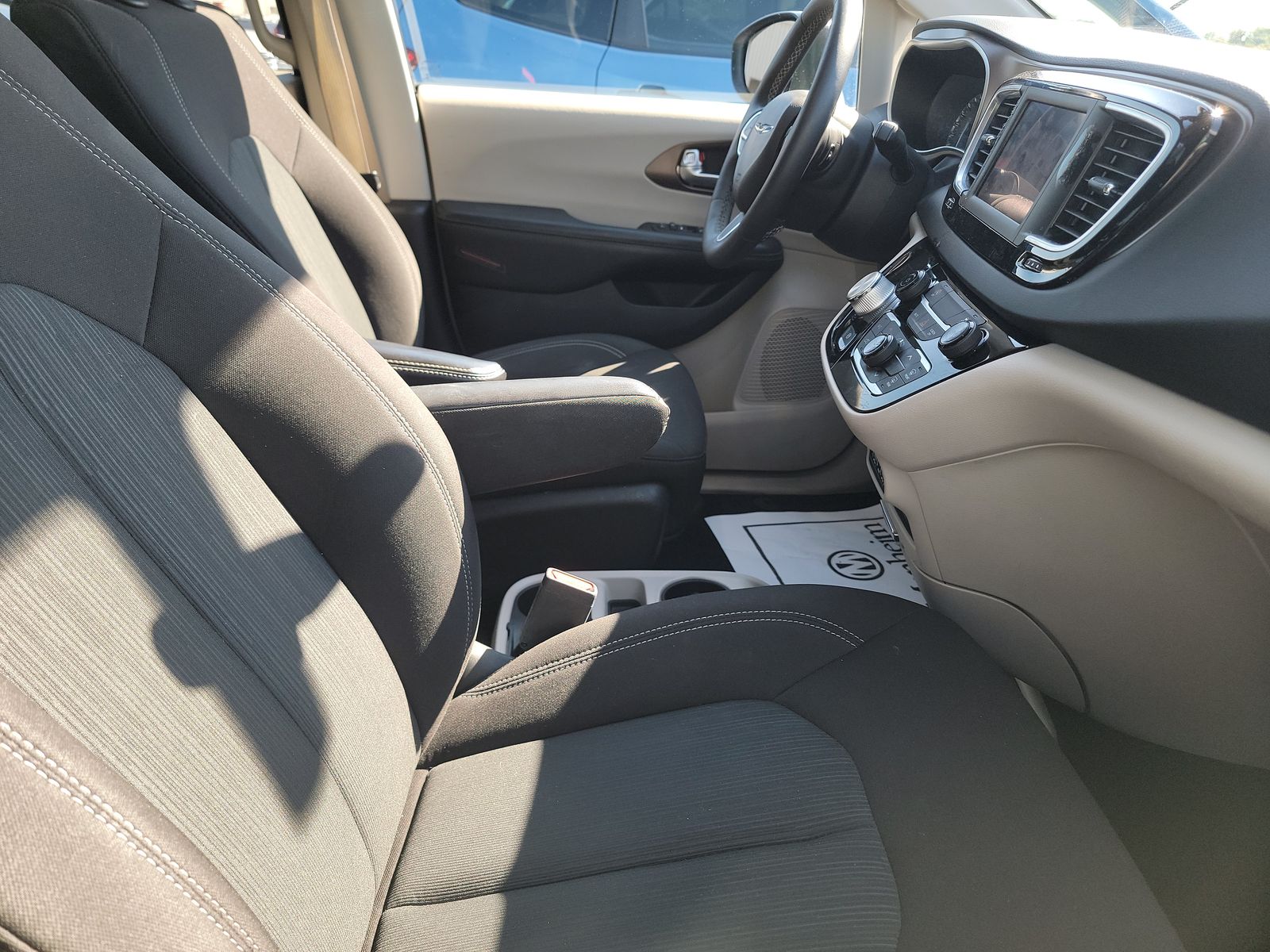 CHRYSLER VOYAGER - 9