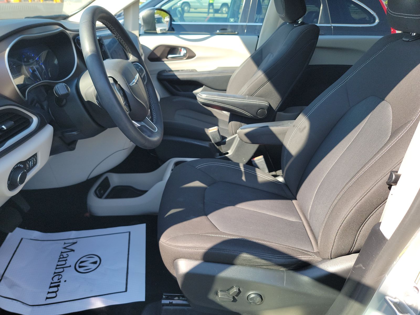 CHRYSLER VOYAGER - 8