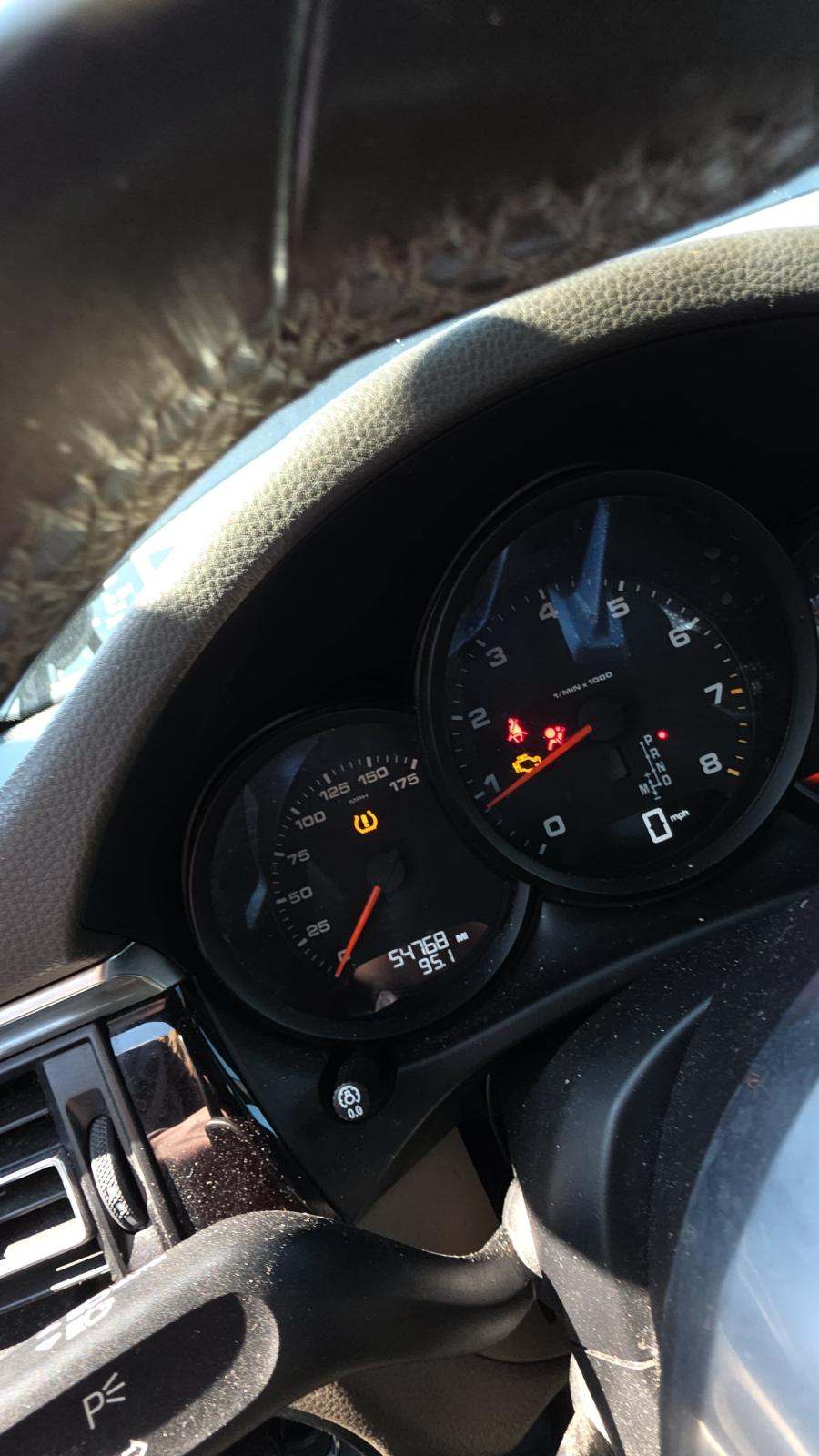 2021 Porsche Macan Base AWD