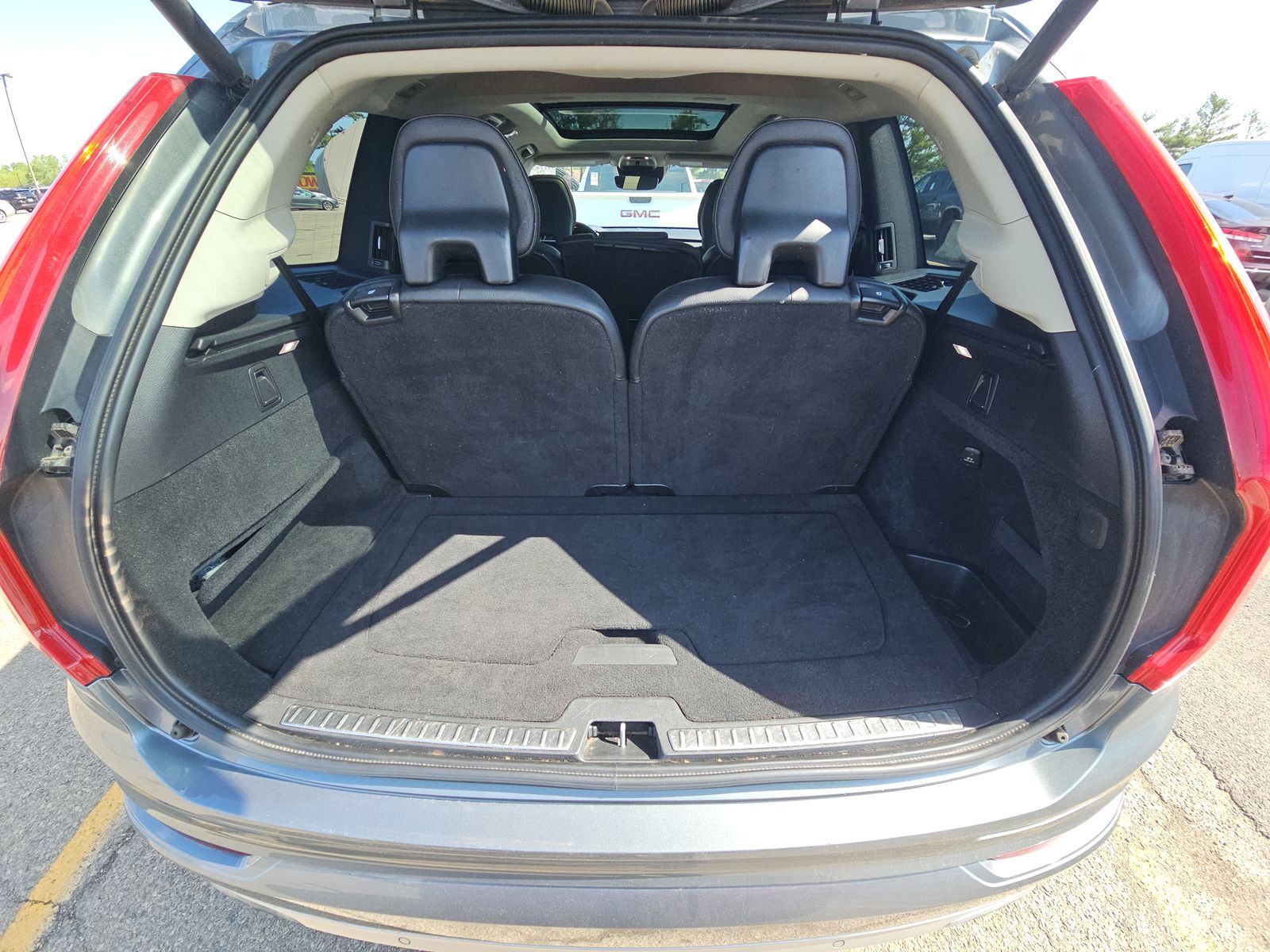 2019 Volvo XC90 T6 Momentum AWD
