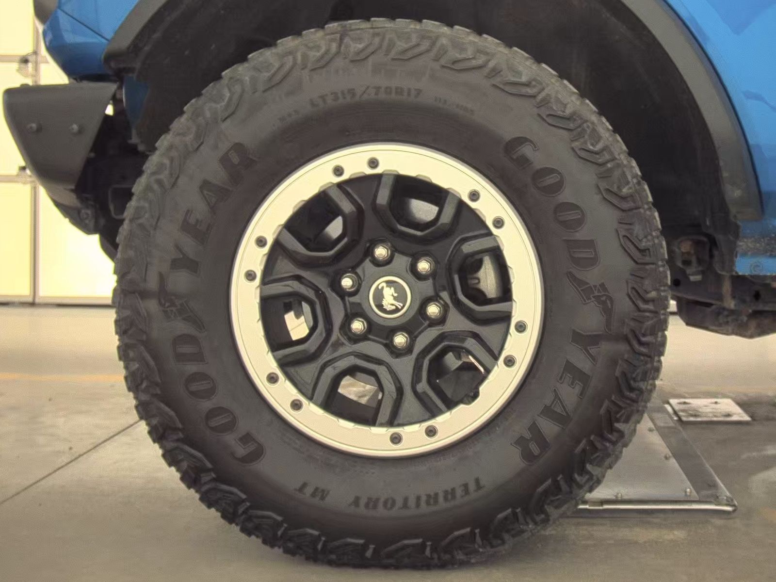 FORD BRONCO - 10
