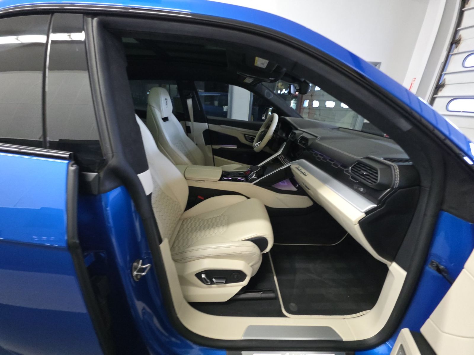 2019 Lamborghini Urus Base AWD