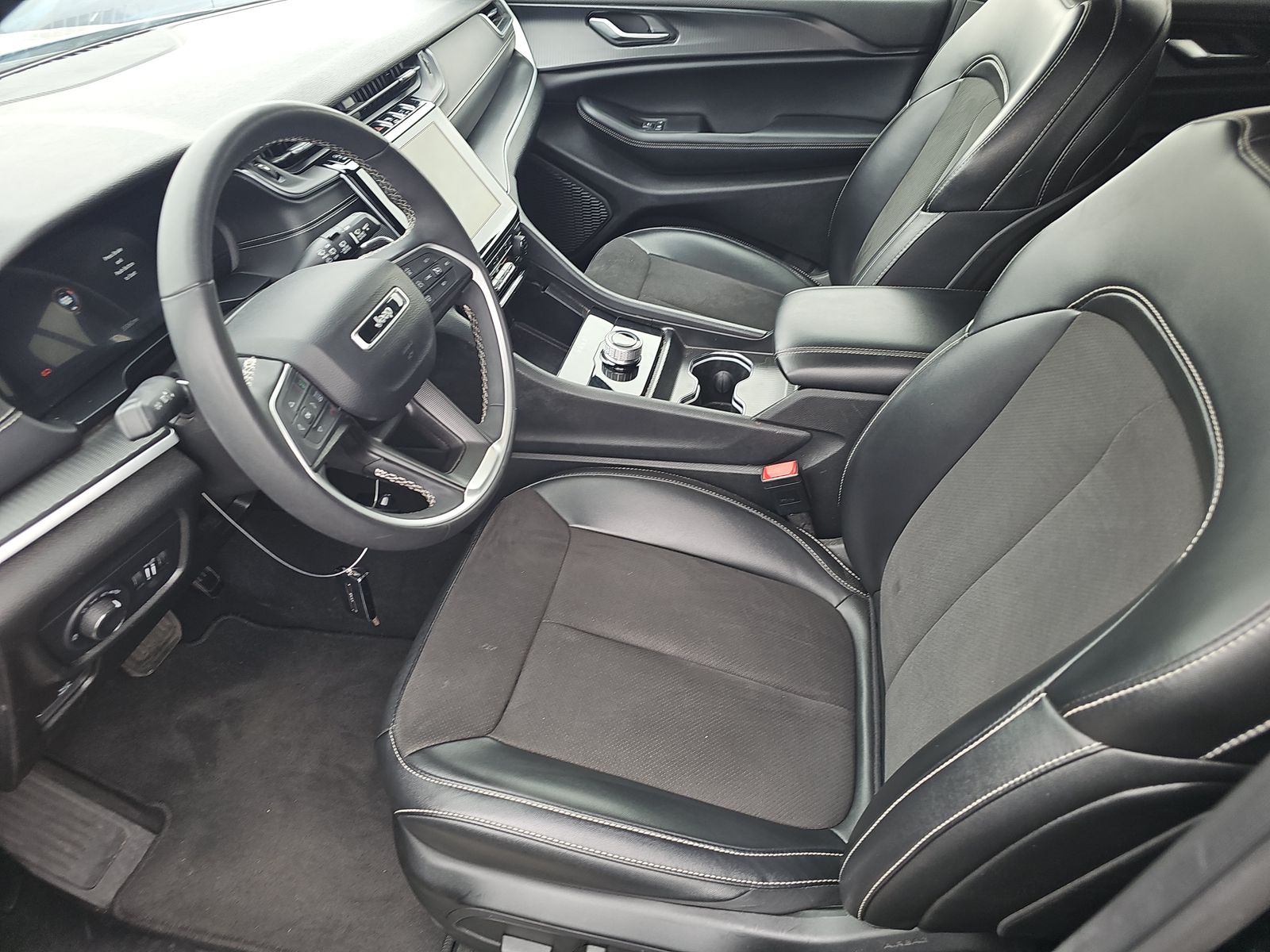 2024 Jeep Grand Cherokee Altitude RWD