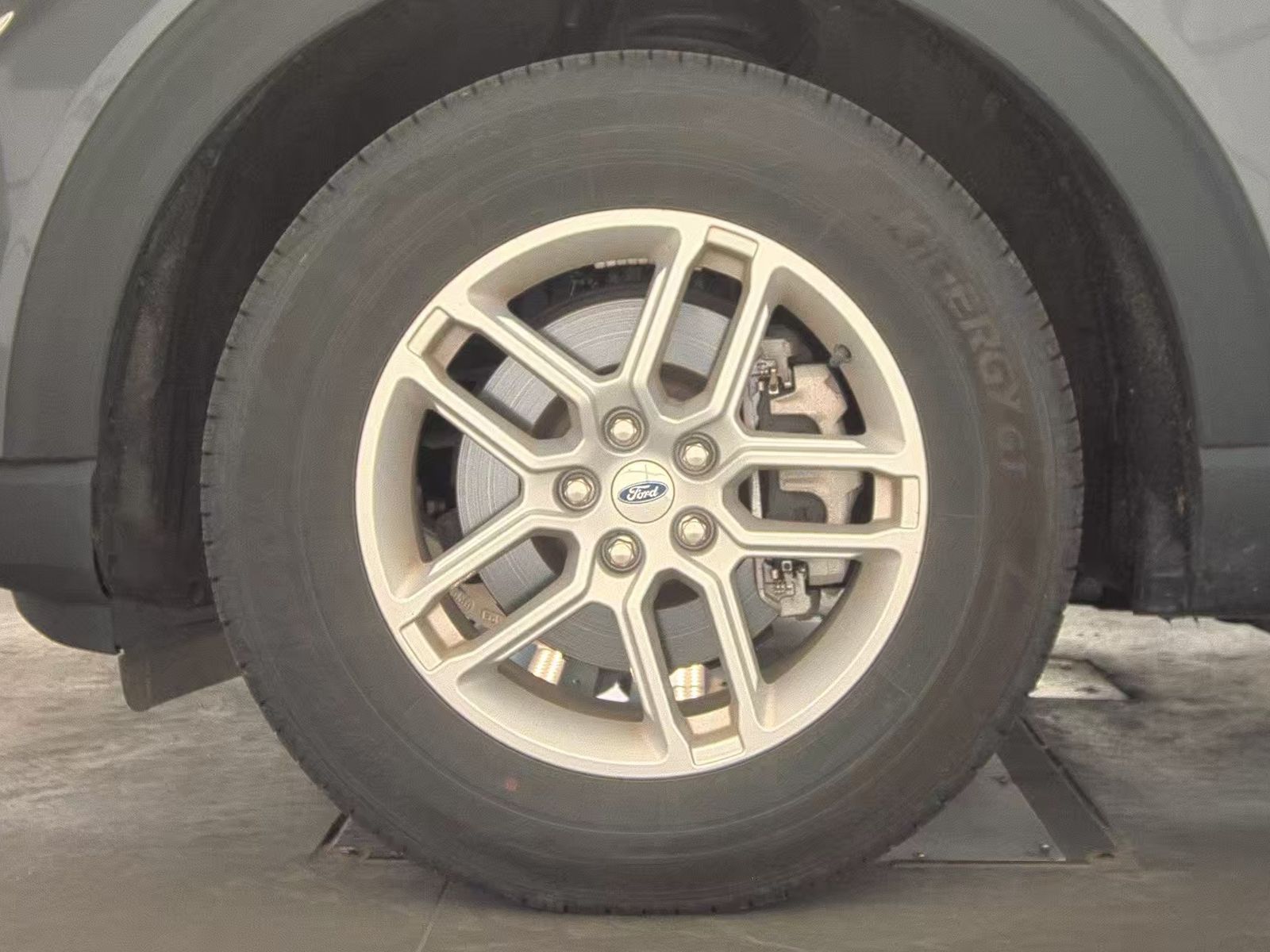 FORD EXPLORER - 10