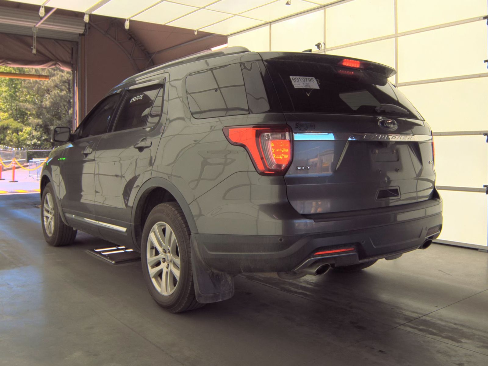 FORD EXPLORER - 9