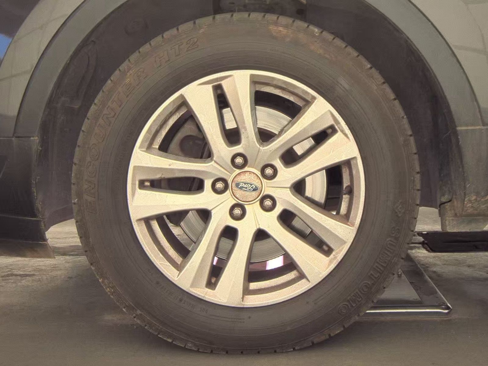 FORD EXPLORER - 10