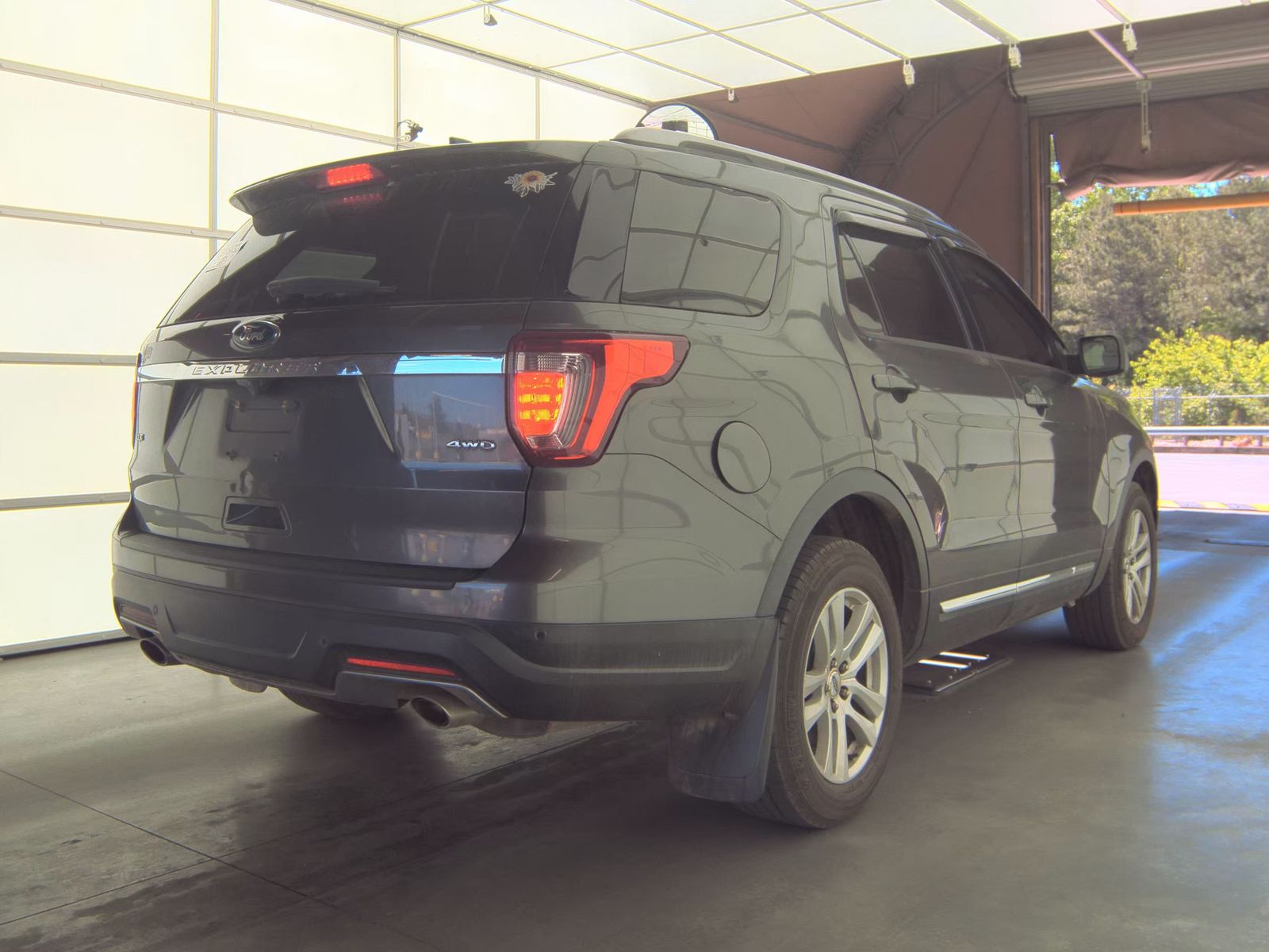 FORD EXPLORER - 6
