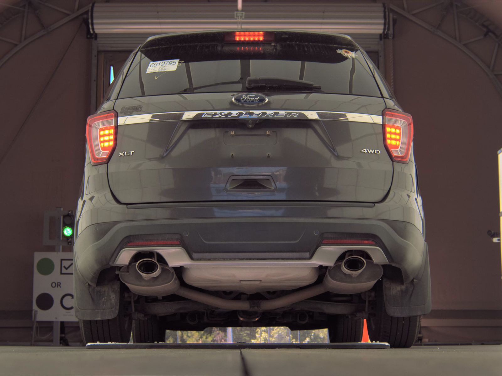 FORD EXPLORER - 8