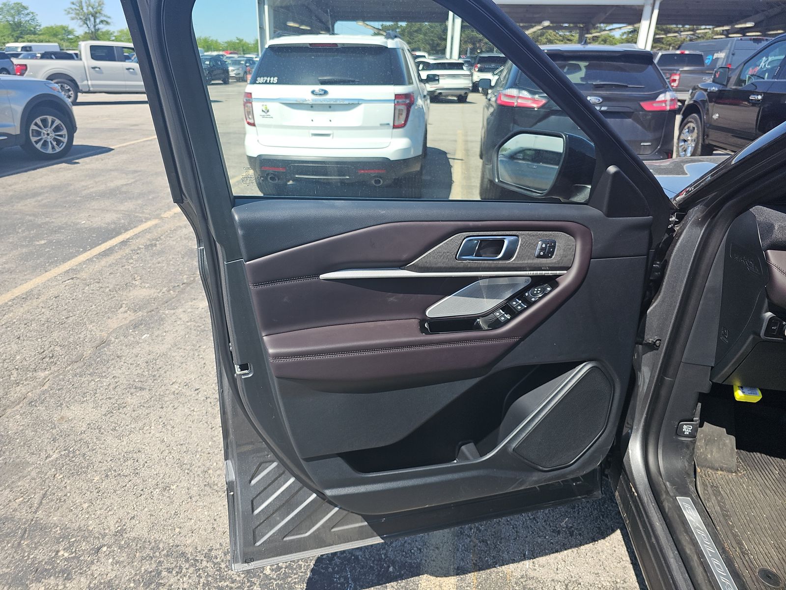 FORD EXPLORER - 10