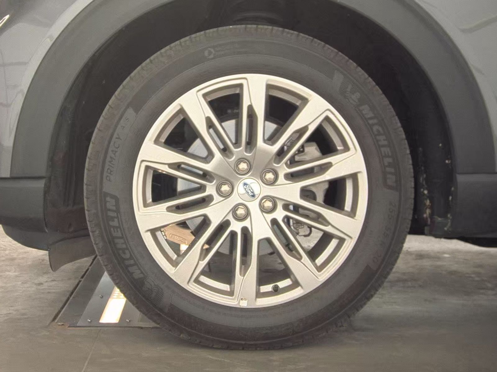 FORD EXPLORER - 10