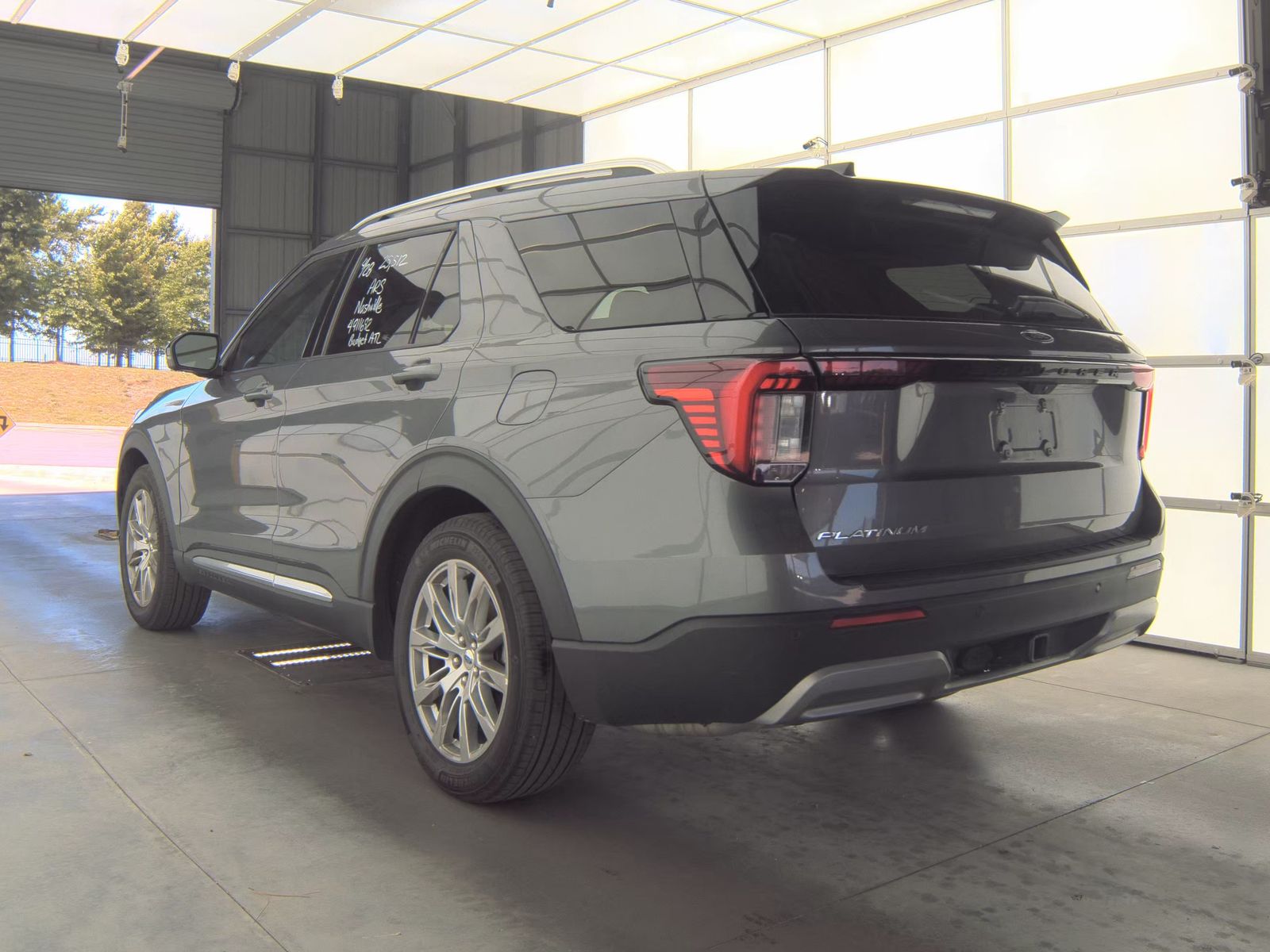 FORD EXPLORER - 9