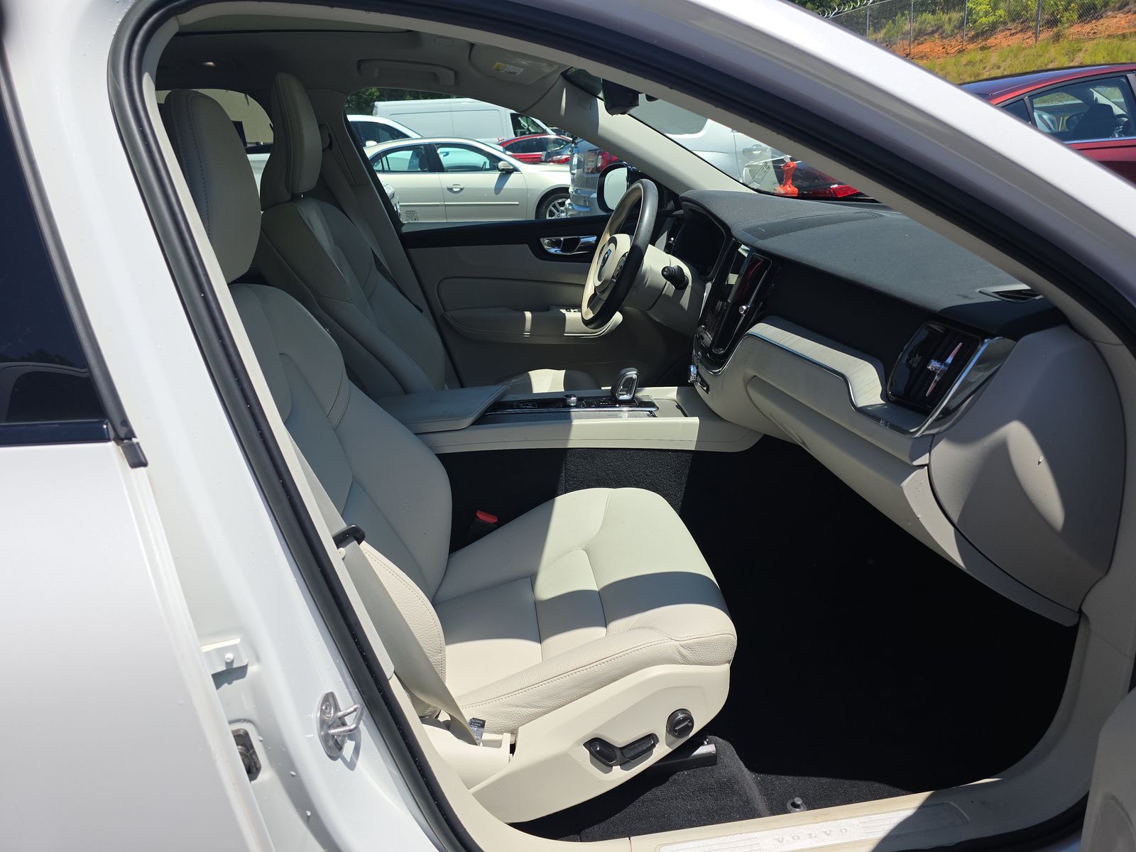 2023 Volvo XC60 B5 Plus AWD