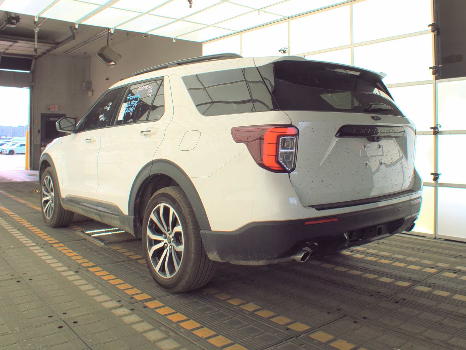 FORD EXPLORER - 9