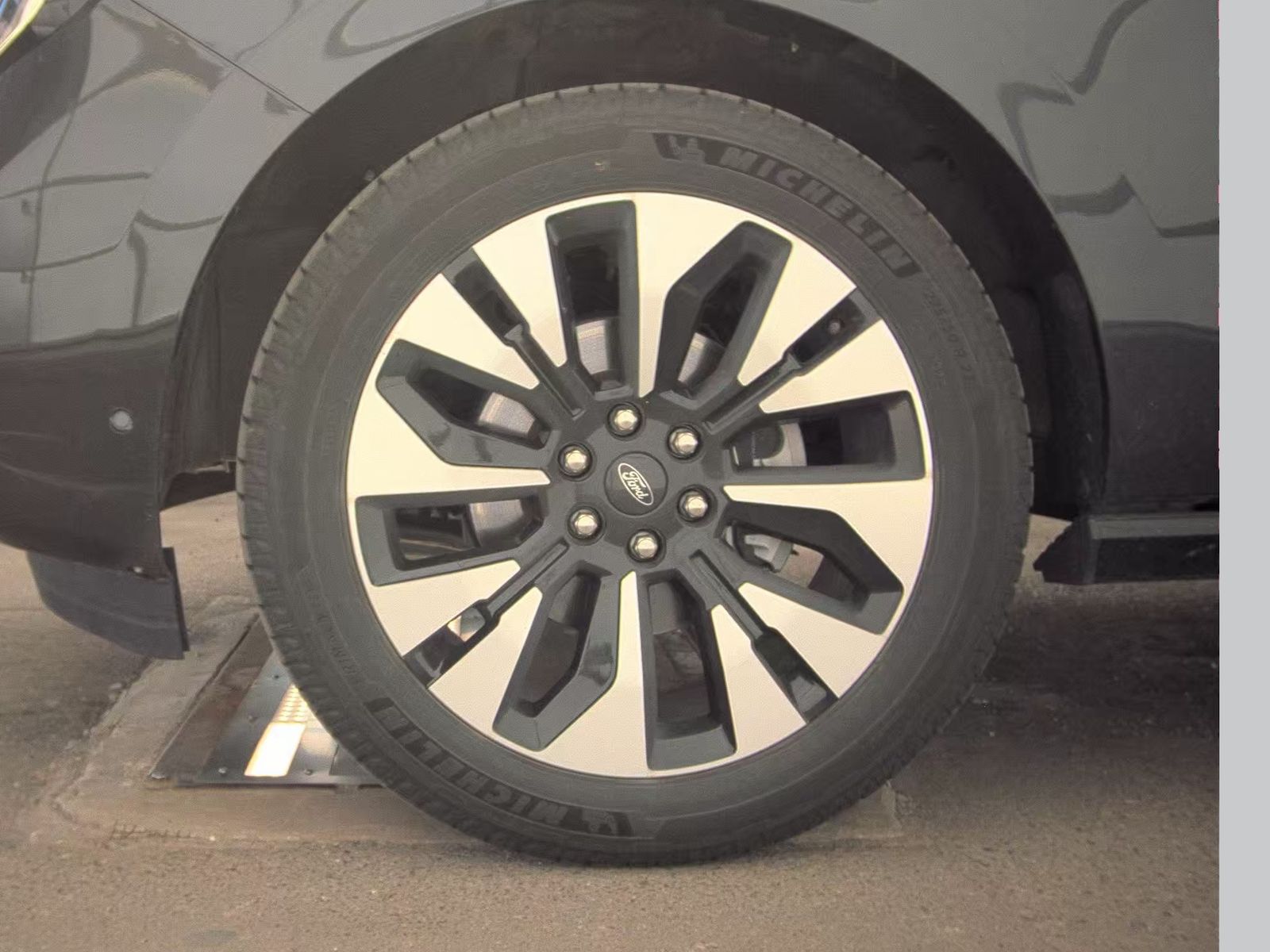 FORD EXPEDITION - 10