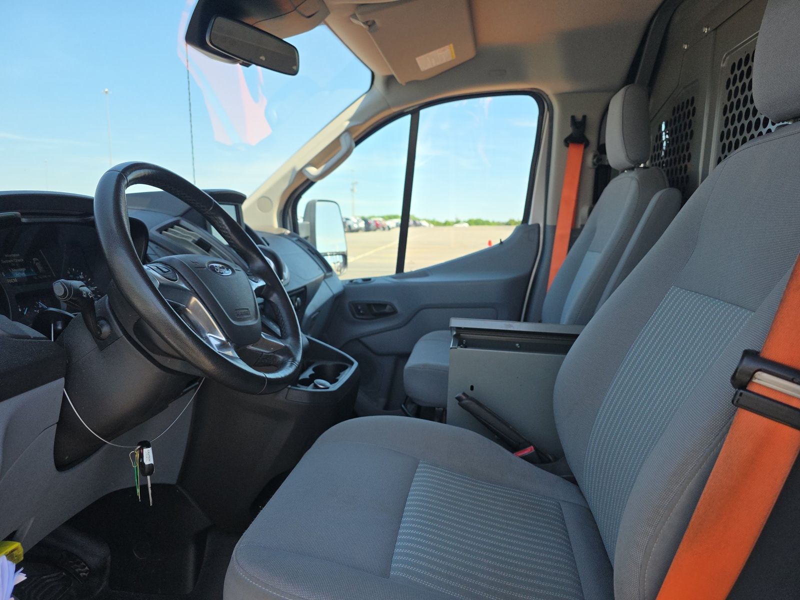 FORD TRANSIT 150 - 8
