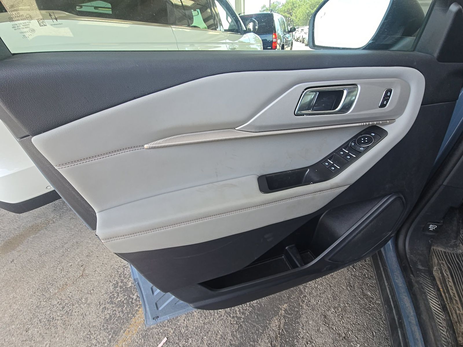 FORD EXPLORER - 10