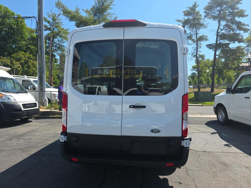 FORD TRANSIT 150 - 6
