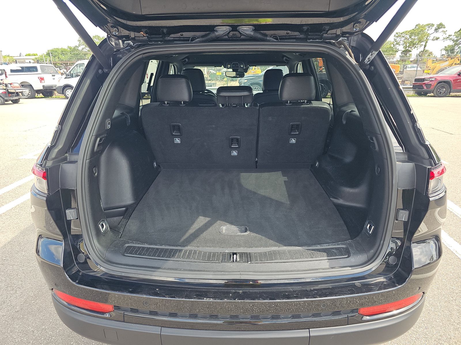 2024 Jeep Grand Cherokee Altitude RWD