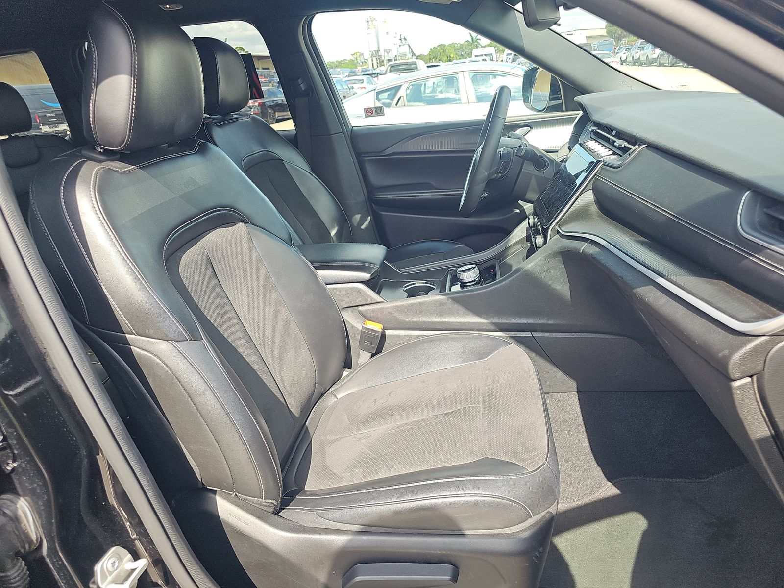 2024 Jeep Grand Cherokee Altitude RWD