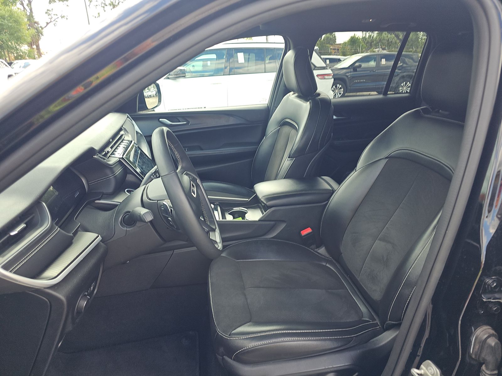 2024 Jeep Grand Cherokee Altitude RWD