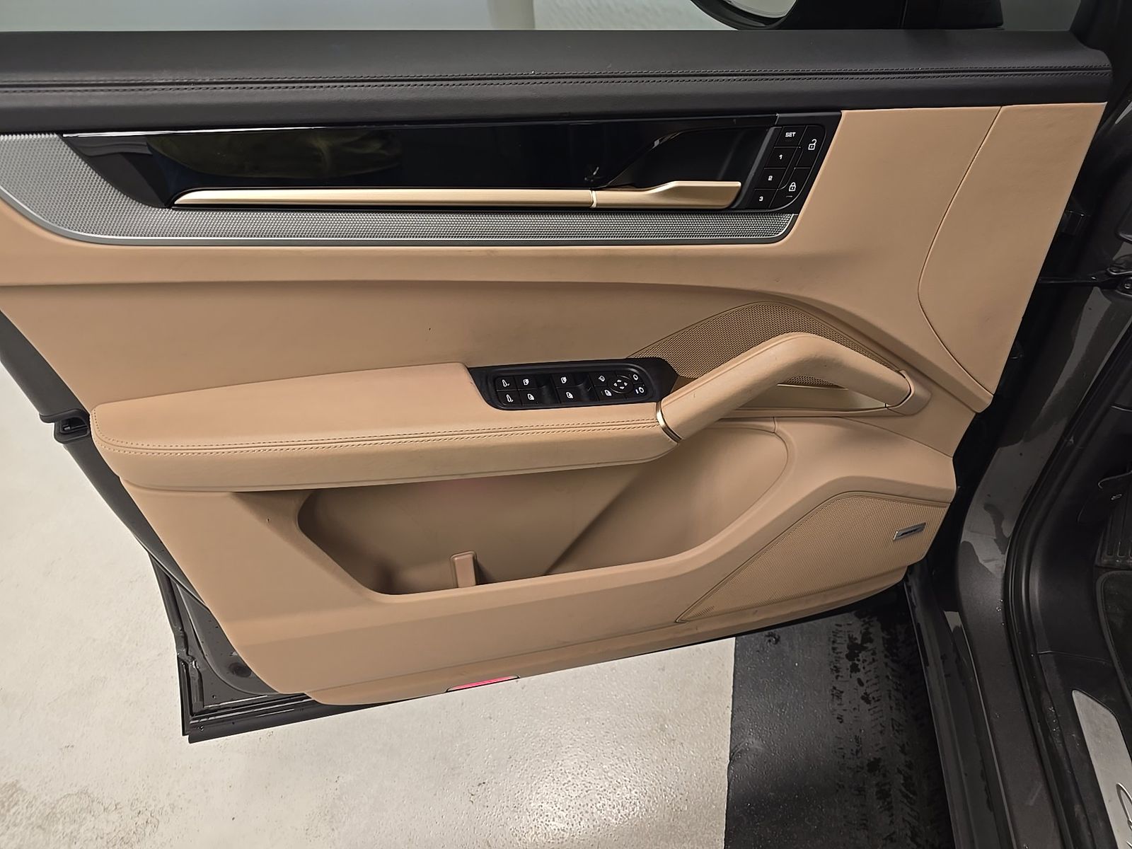 PORSCHE CAYENNE - 10
