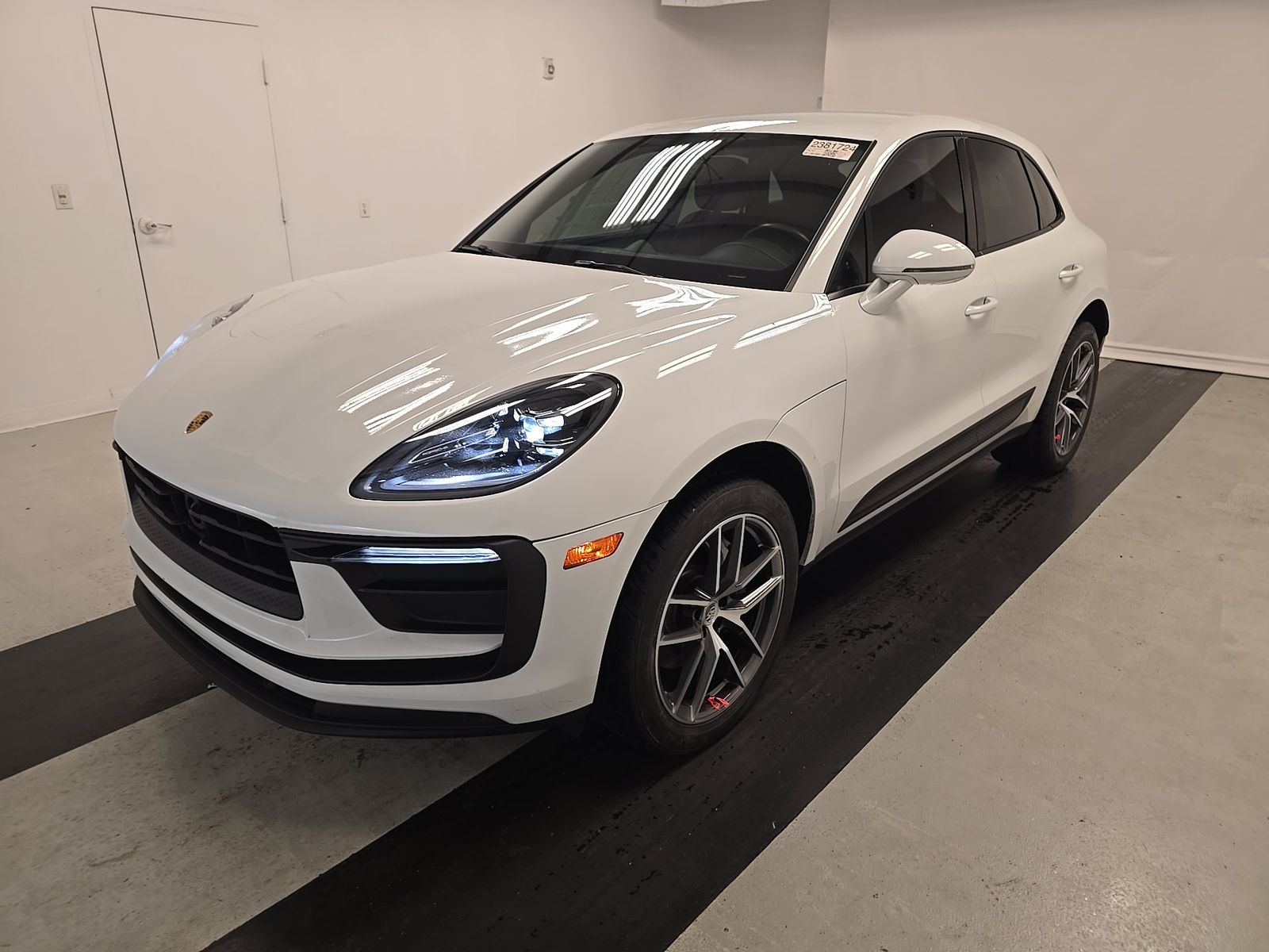 2023 Porsche Macan Base AWD