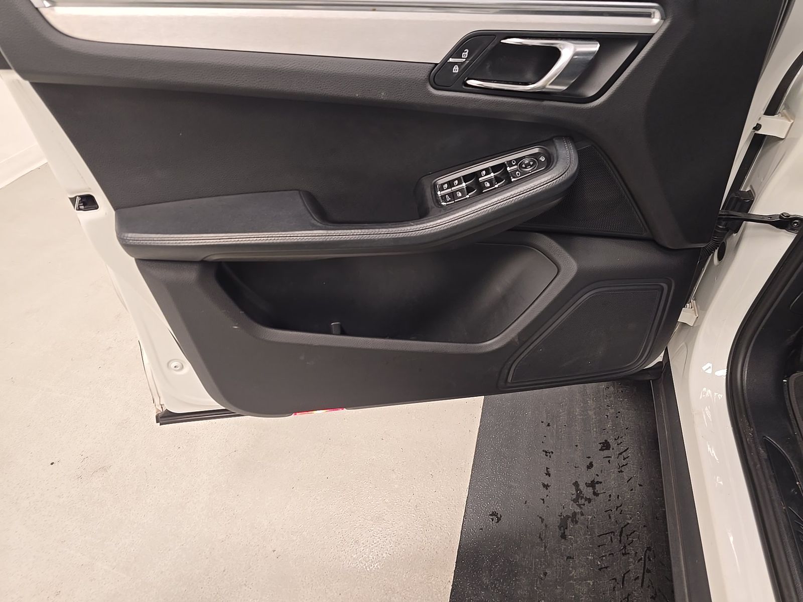 2023 Porsche Macan Base AWD