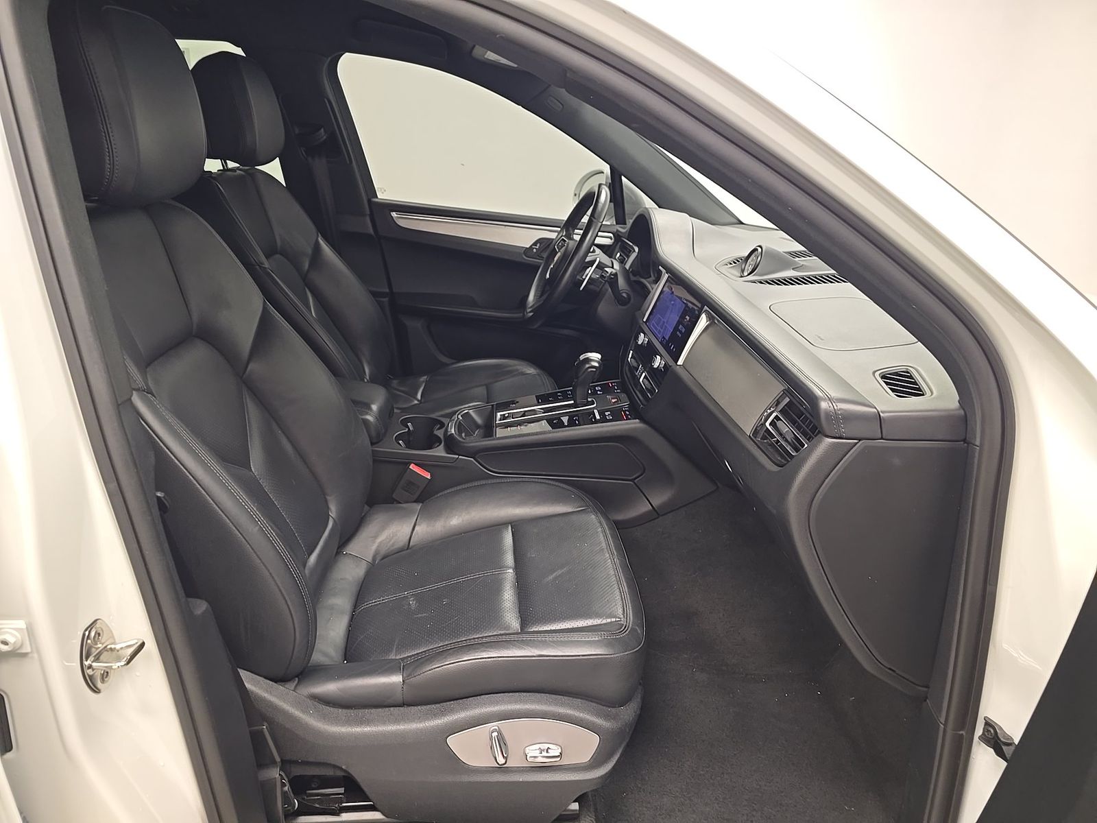 2023 Porsche Macan Base AWD
