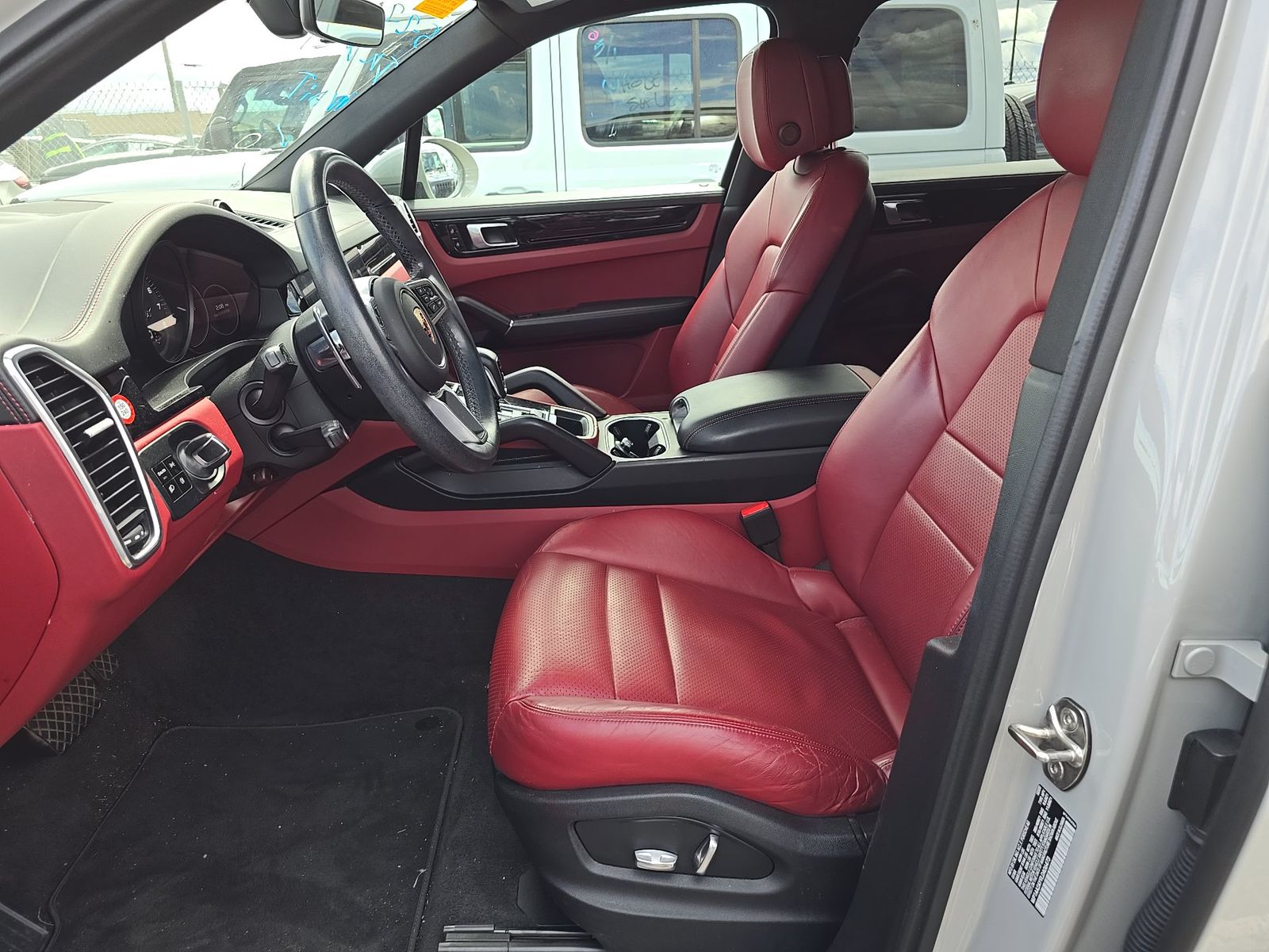PORSCHE CAYENNE - 8