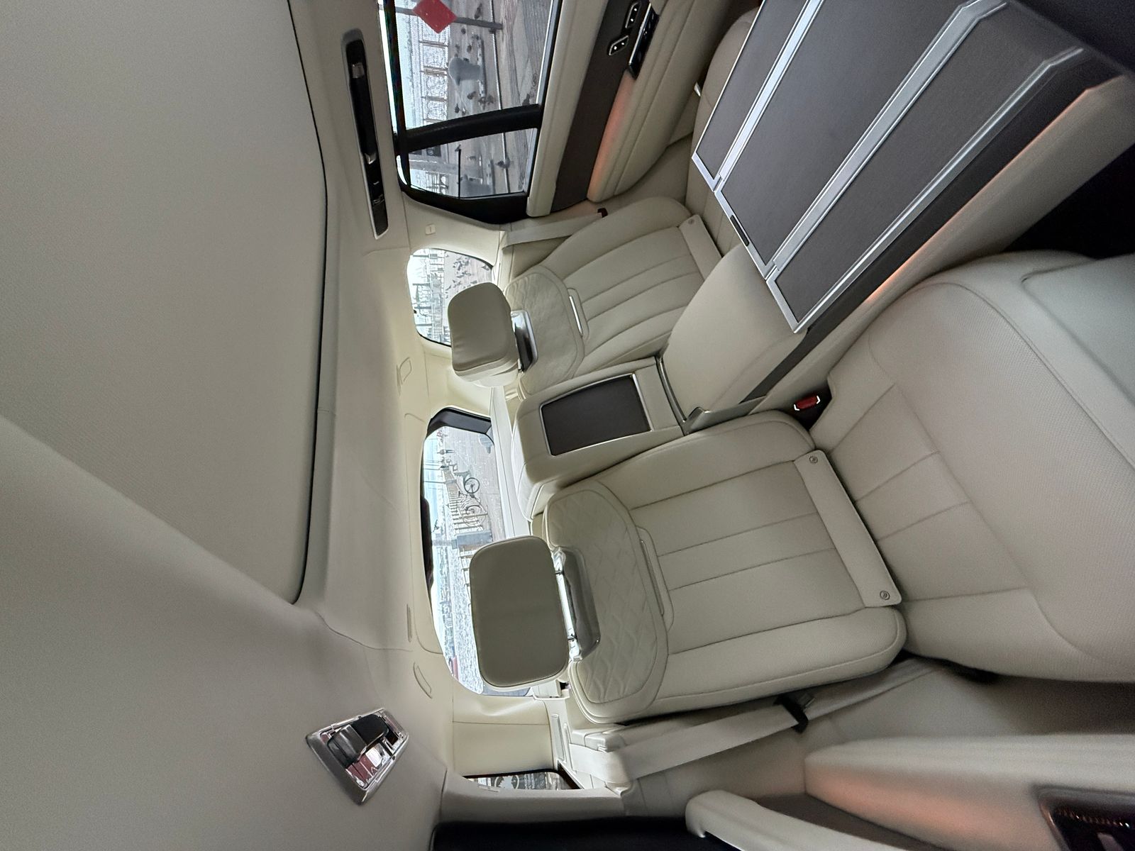 2024 Land Rover Range Rover SV LWB AWD