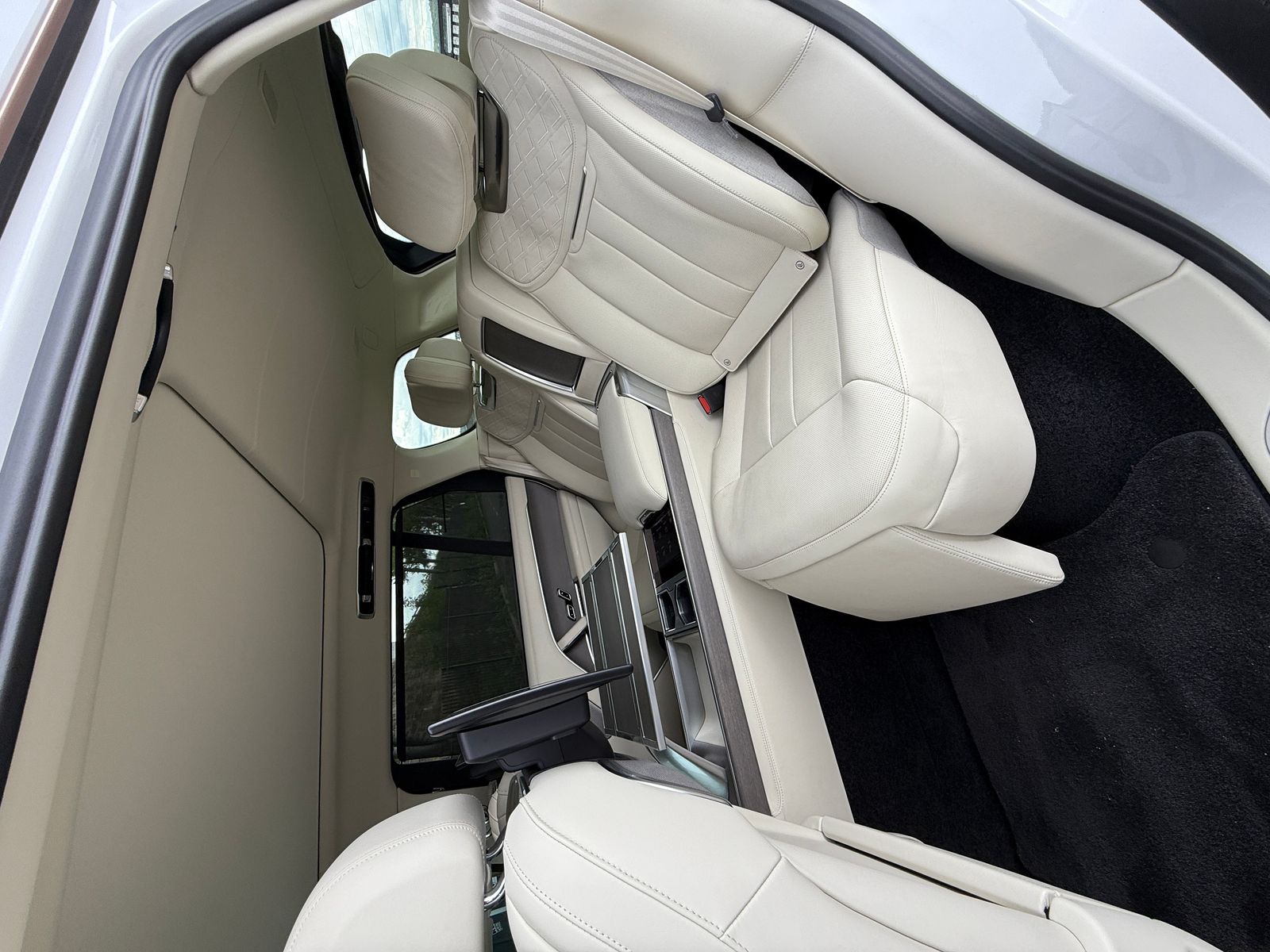2024 Land Rover Range Rover SV LWB AWD