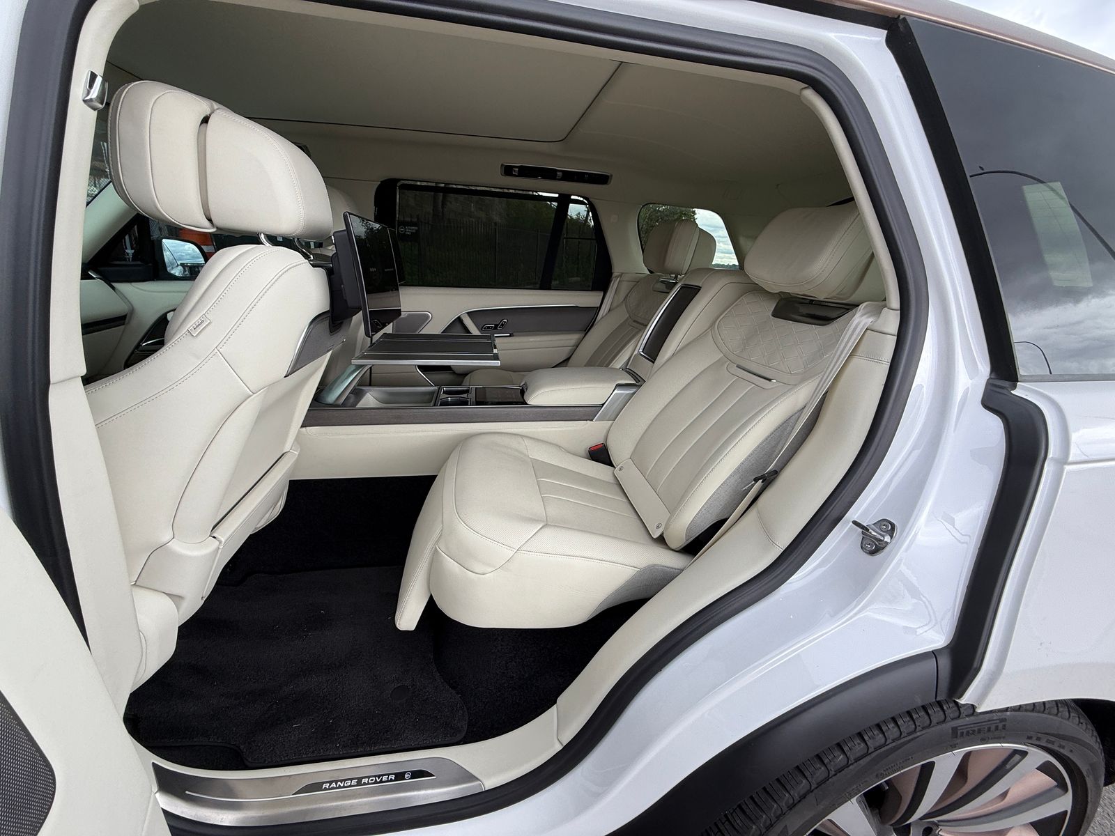 2024 Land Rover Range Rover SV LWB AWD