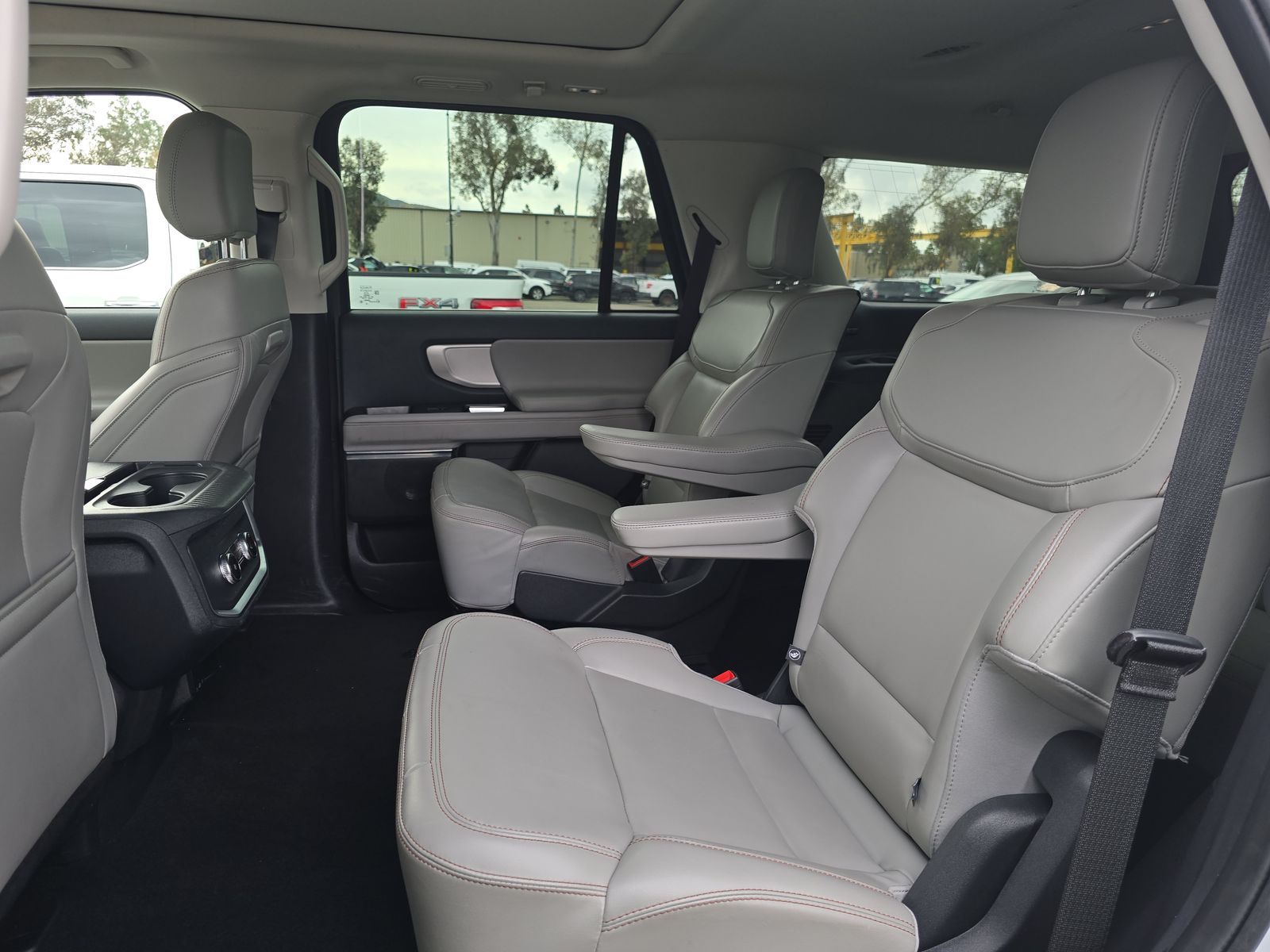 FORD EXPEDITION - 10