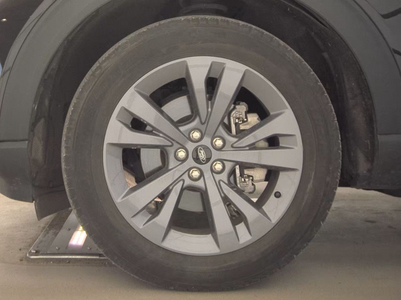 FORD EXPLORER - 10