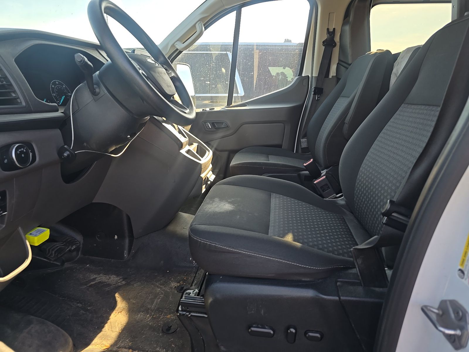 FORD TRANSIT 150 - 8