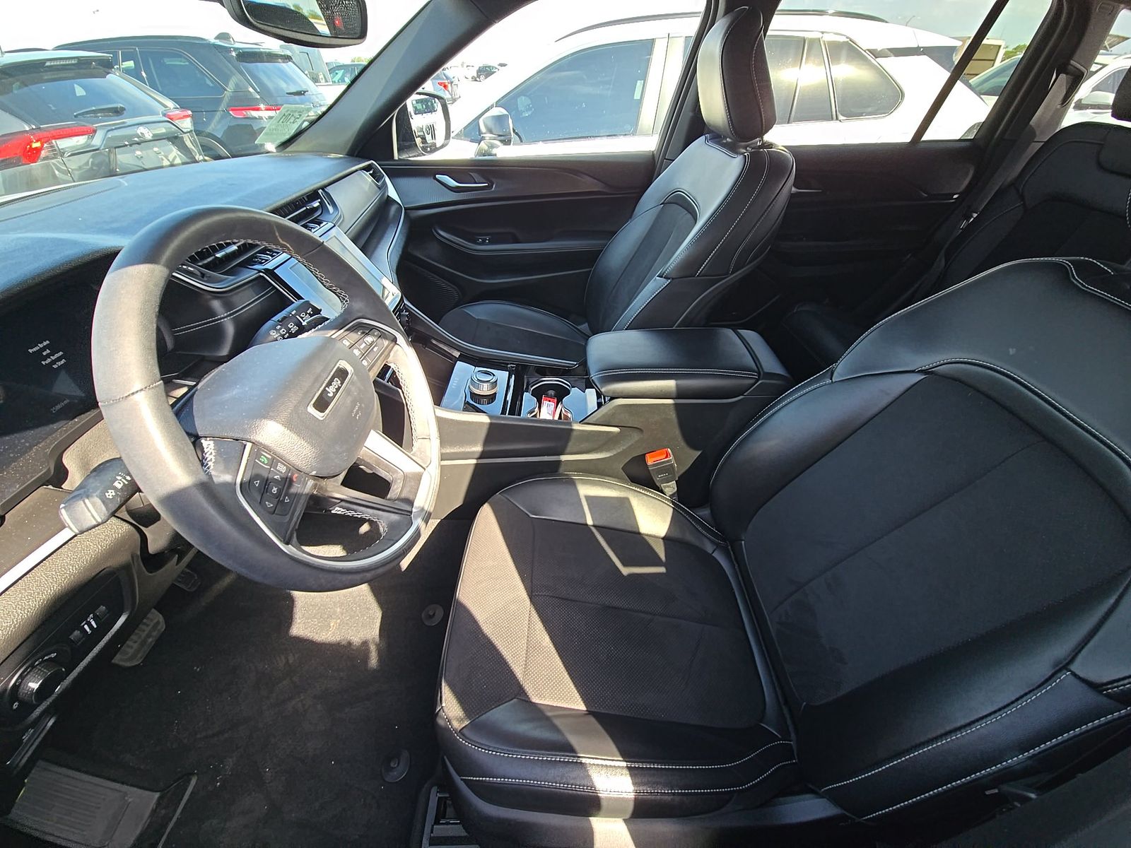 2023 Jeep Grand Cherokee Altitude RWD
