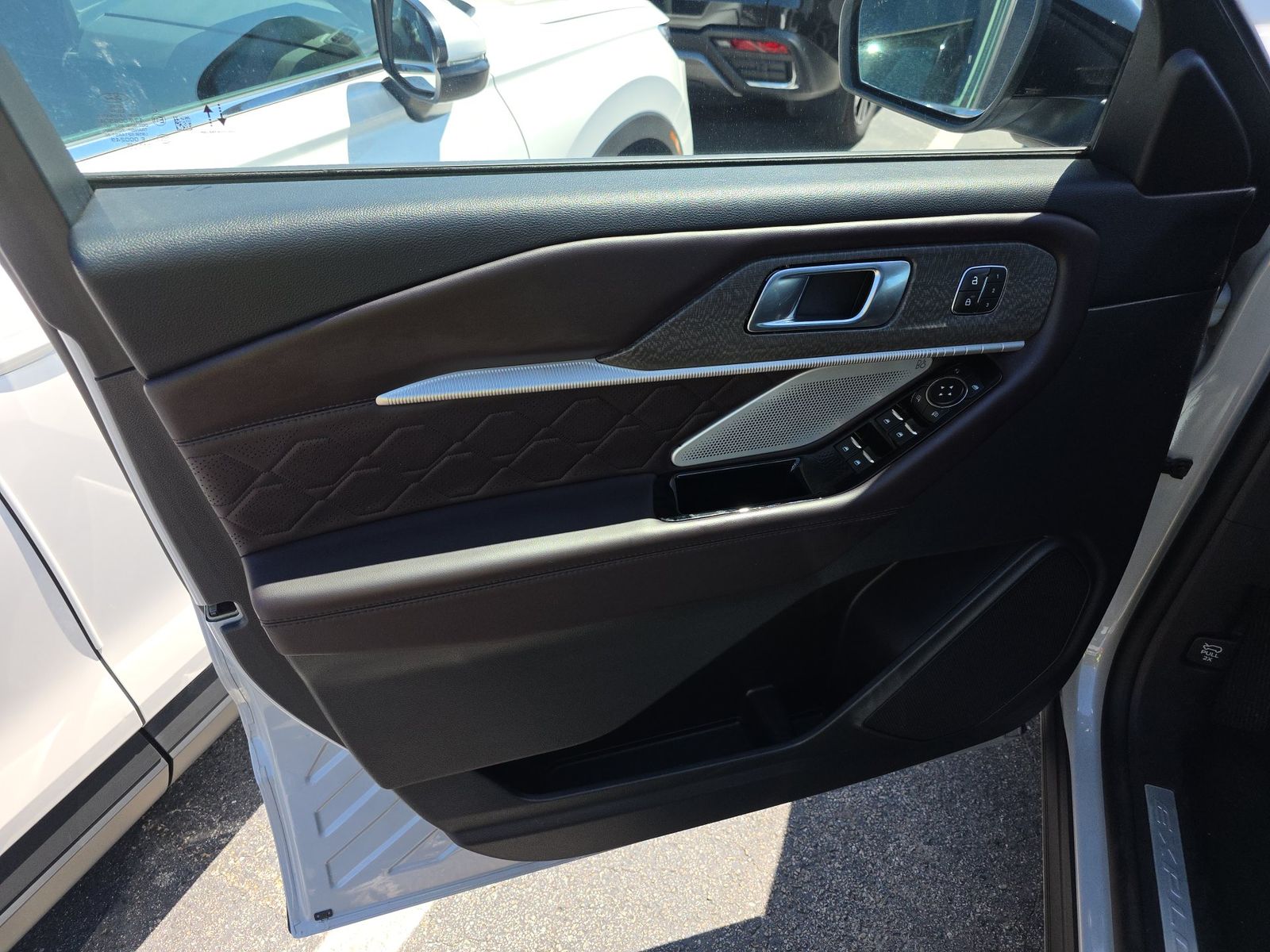 FORD EXPLORER - 10