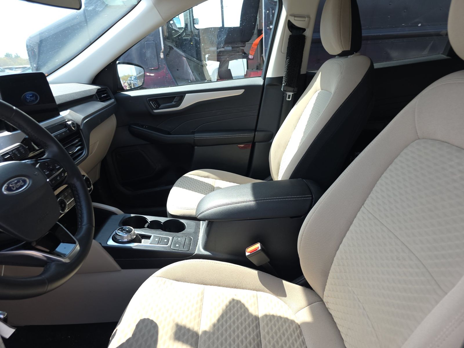 FORD ESCAPE - 8