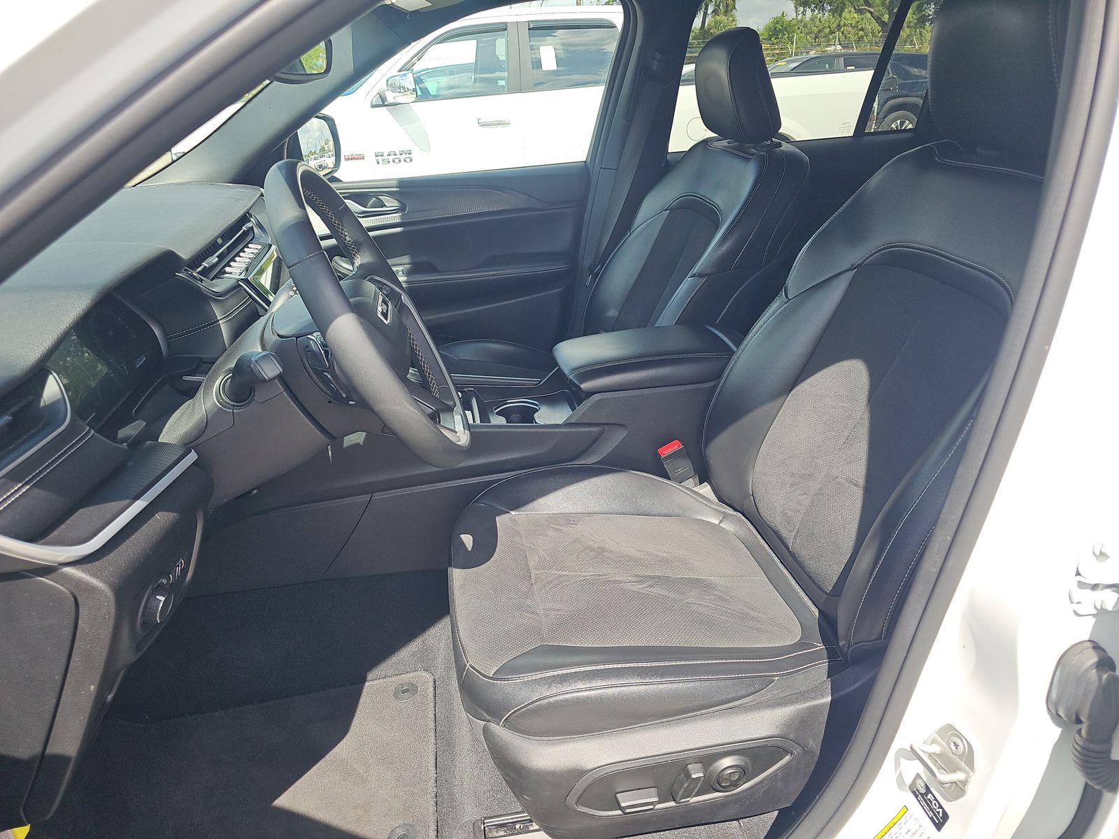 2024 Jeep Grand Cherokee Altitude RWD